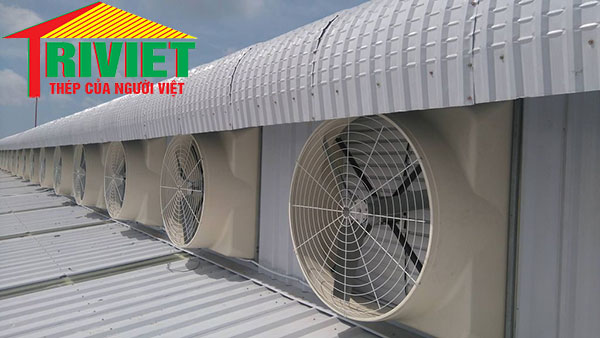 Tổng Hợp 8 Cách Chống Nóng Cho Nhà Mái Tôn Cực Hiệu Quả 9 Sử dụng hệ thống quạt chống nóng cho nhà mái tôn.